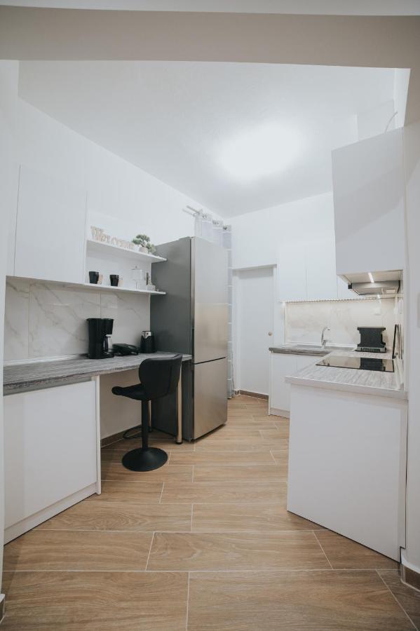 Comfy And Stylish Apartment เทสซาโลนิกิ ภายนอก รูปภาพ